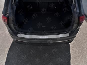 2 199 р. Защитная накладка заднего бампера Russtal  Volkswagen Tiguan  Mk2 (2020-2022) (поверхность шлифованная с надписью)  с доставкой в г. Калуга. Увеличить фотографию 1