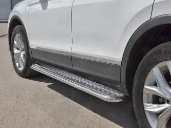19 749 р. Порожки для ног Russtal (Ø42 мм, NOT R-LINE)  Volkswagen Tiguan  Mk2 (2020-2022) (лист - алюминий, профиль - углеродистая сталь)  с доставкой в г. Калуга. Увеличить фотографию 1