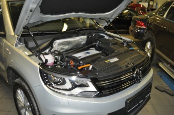 2 499 р. Упоры капота Russtal  Volkswagen Tiguan  NF (2006-2017)  с доставкой в г. Калуга. Увеличить фотографию 1