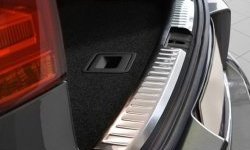 Металлический порожек в багажник автомобиля СТ Volkswagen Tiguan NF рестайлинг (2011-2017)