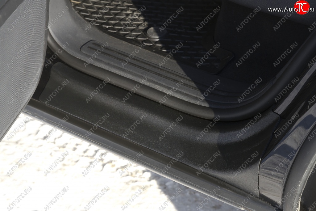 1 349 р. Накладки на внутренние пороги задних дверей RA Volkswagen Touareg GP рестайлинг (2006-2010)  с доставкой в г. Калуга